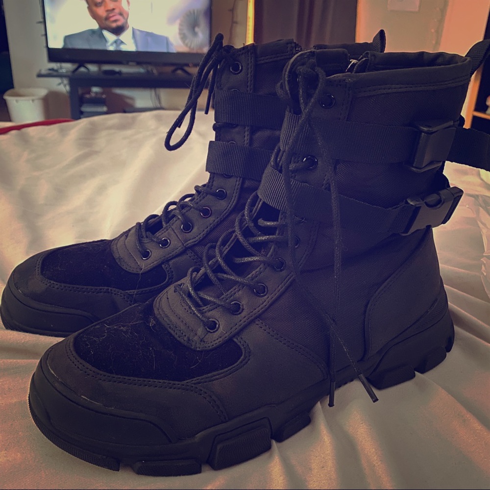Buckle combat boots